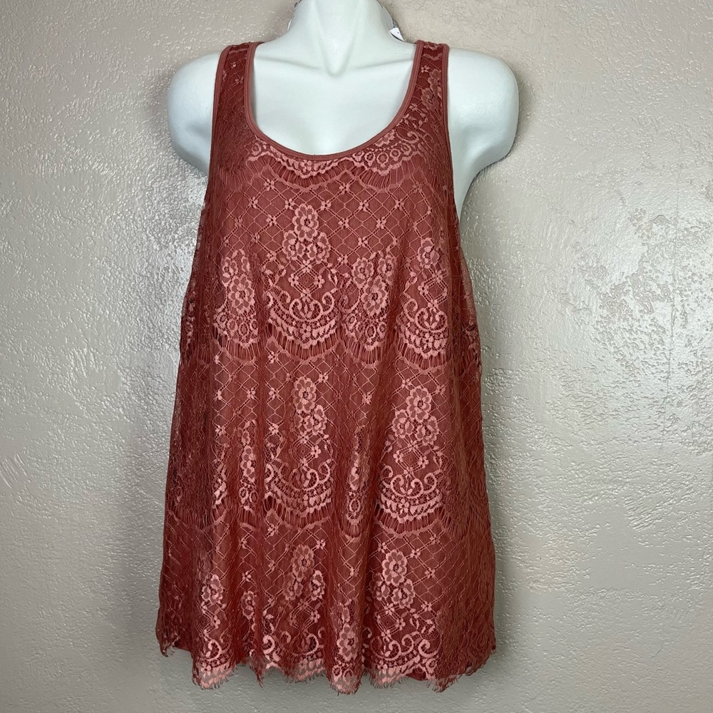 Maurices women sleeveless pink lace floral blouse size 1‎